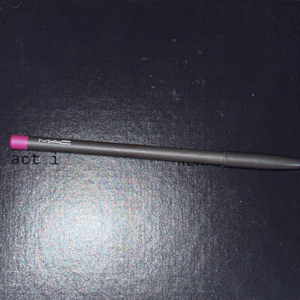 MAC Cosmetics Heroine Lip Liner NEW